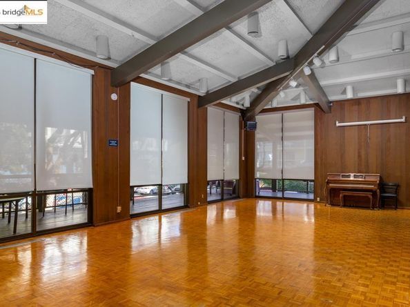 4 Commodore Dr D229, Emeryville CA 94608