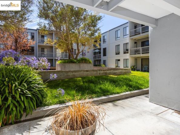 4 Commodore Dr D229, Emeryville CA 94608