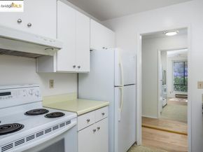 4 Commodore Dr D229, Emeryville CA 94608