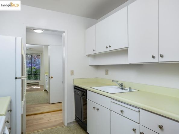 4 Commodore Dr D229, Emeryville CA 94608