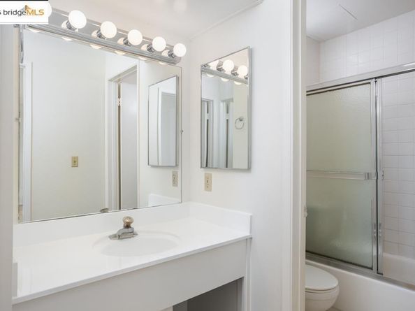 4 Commodore Dr D229, Emeryville CA 94608
