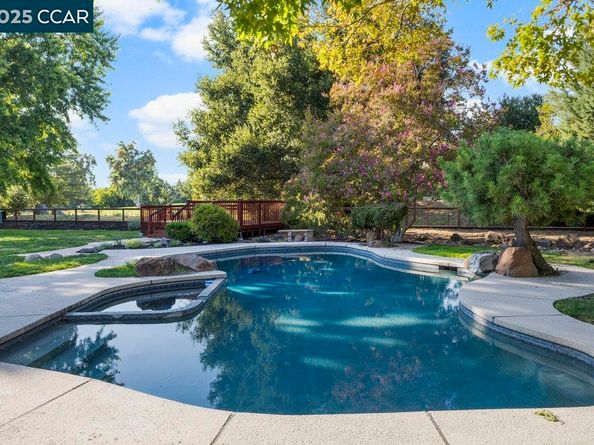 280 Fairway Dr, Danville CA 94526