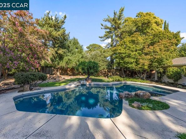 280 Fairway Dr, Danville CA 94526