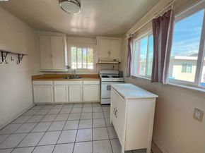2324 9Th Ave, Oakland CA 94606