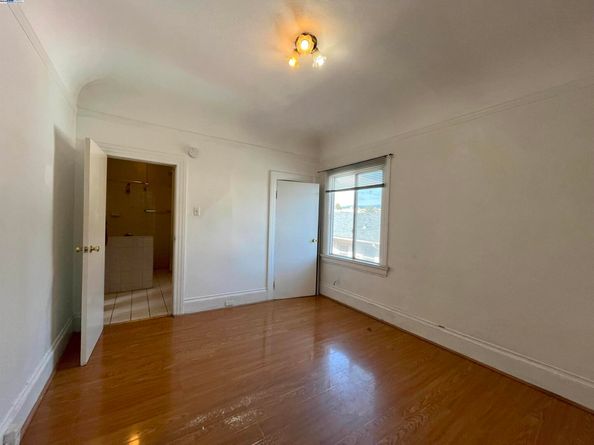 2324 9Th Ave, Oakland CA 94606