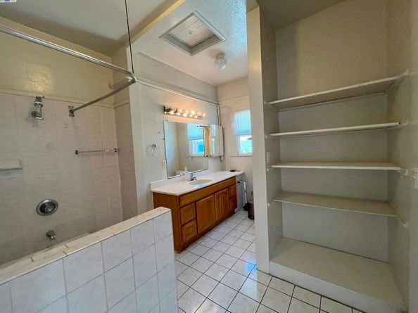 2324 9Th Ave, Oakland CA 94606