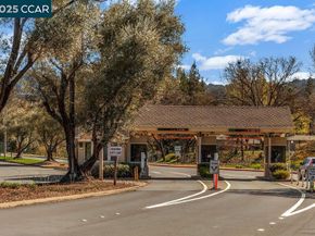 2200 Pine Knoll Dr 11, Walnut Creek CA 94595