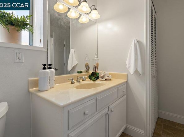 2200 Pine Knoll Dr 11, Walnut Creek CA 94595