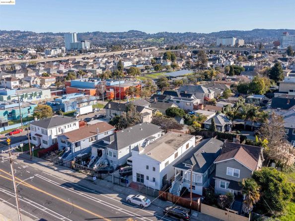 3214 Market St, Oakland CA 94608