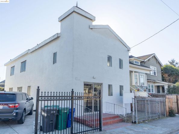 3214 Market St, Oakland CA 94608