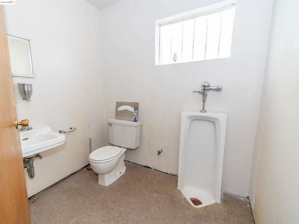3214 Market St, Oakland CA 94608