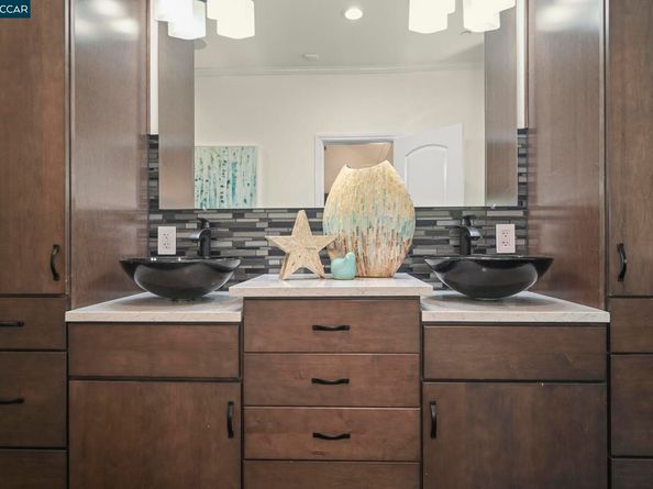 3981 Amyx Ct, Hayward CA 94542