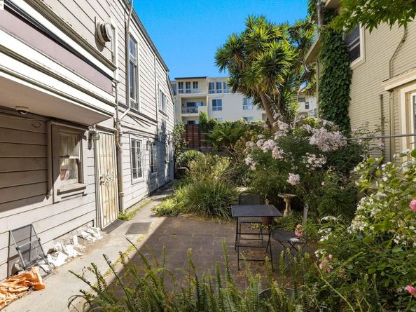 102 Hamilton Pl, Oakland CA 94612