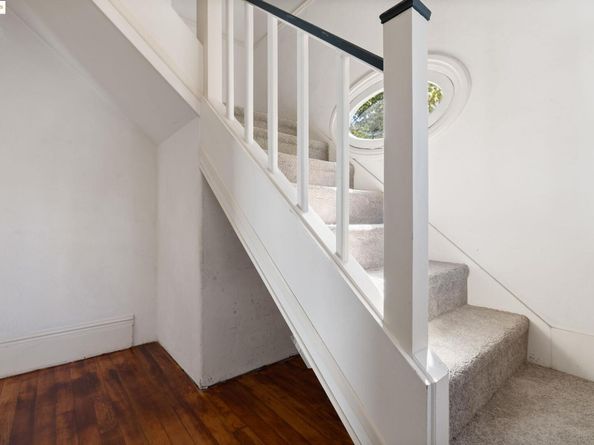 102 Hamilton Pl, Oakland CA 94612