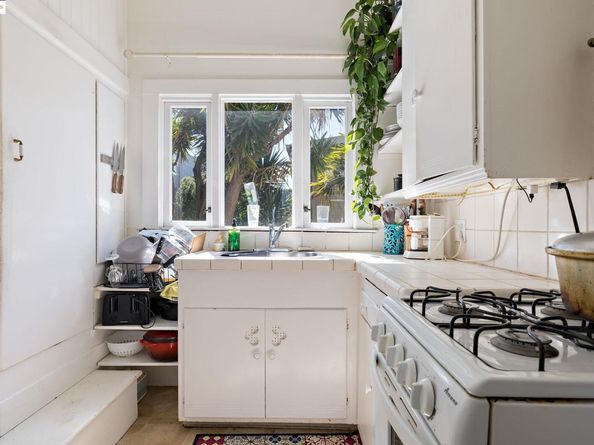 102 Hamilton Pl, Oakland CA 94612