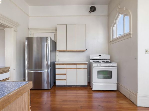 102 Hamilton Pl, Oakland CA 94612