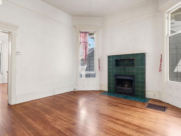 102 Hamilton Pl, Oakland CA 94612