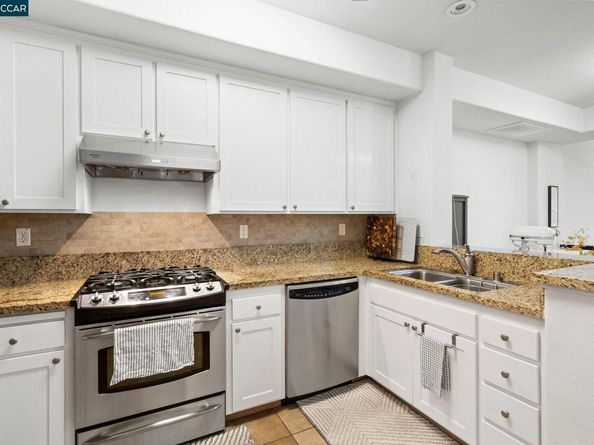 6071 Old Quarry, Oakland CA 94605