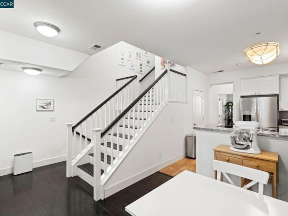 6071 Old Quarry, Oakland CA 94605