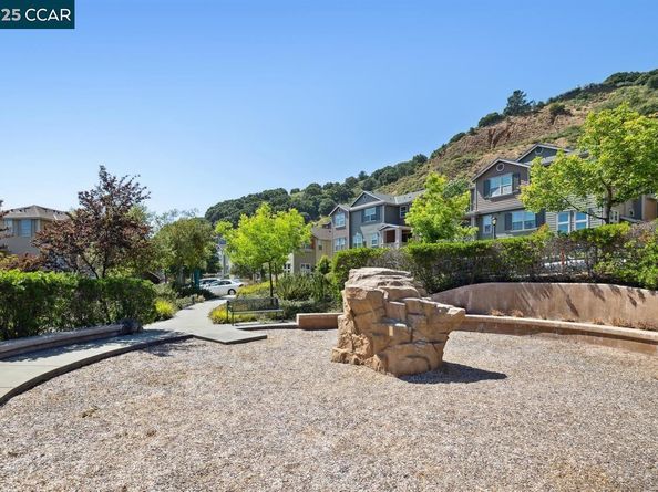 6071 Old Quarry, Oakland CA 94605