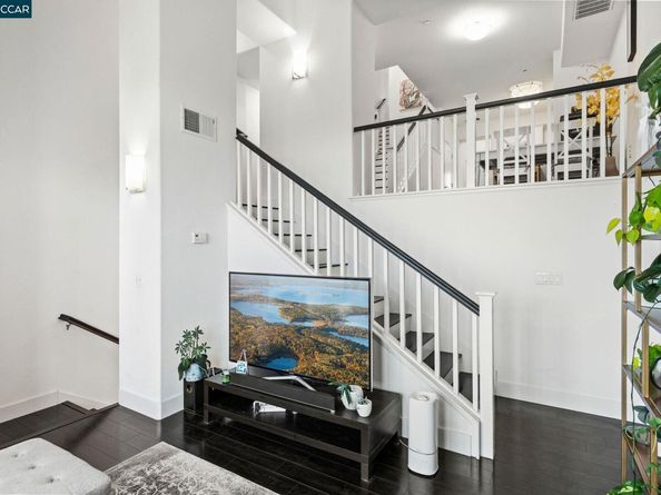 6071 Old Quarry, Oakland CA 94605