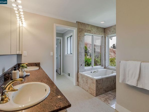1960 Joseph Dr, Moraga CA 94556