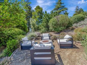 1960 Joseph Dr, Moraga CA 94556