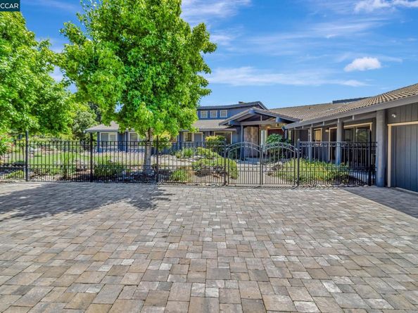 1960 Joseph Dr, Moraga CA 94556