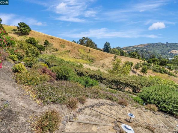1960 Joseph Dr, Moraga CA 94556