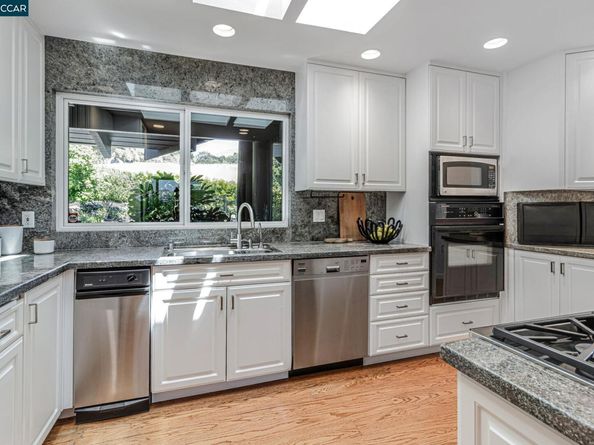 1960 Joseph Dr, Moraga CA 94556