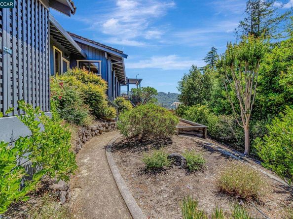 1960 Joseph Dr, Moraga CA 94556