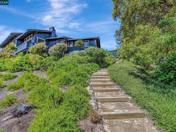 1960 Joseph Dr, Moraga CA 94556