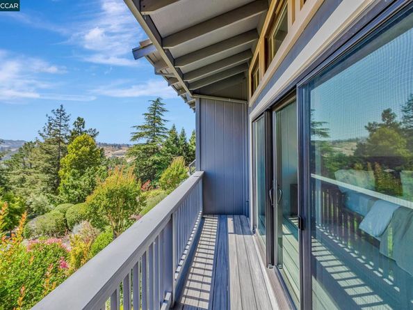 1960 Joseph Dr, Moraga CA 94556
