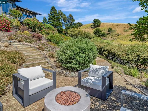 1960 Joseph Dr, Moraga CA 94556
