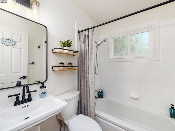 5508 Connecticut Dr, Concord CA 94521