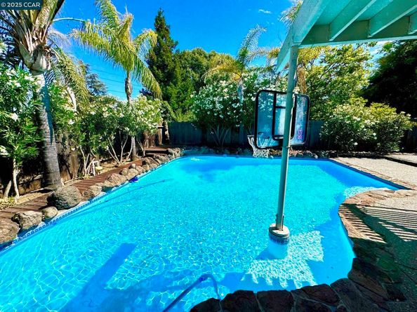 1736 Silverwood Dr, Martinez CA 94553