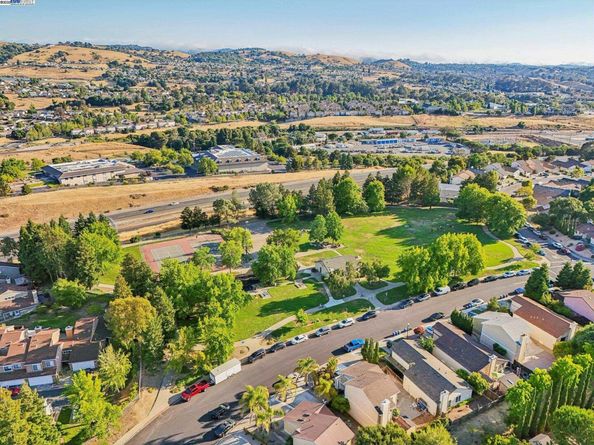 1006 Chelsea, Hercules CA 94547