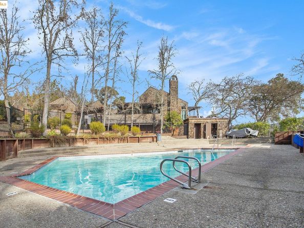 218 The Knoll, Orinda CA 94563