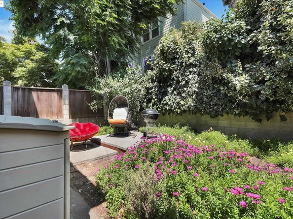 6610-6612 Bancroft Avenue, Oakland CA 94605