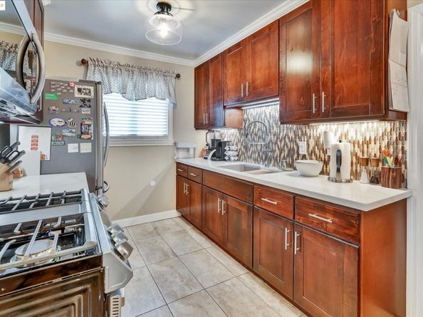 6610-6612 Bancroft Avenue, Oakland CA 94605