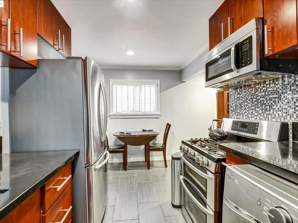6610-6612 Bancroft Avenue, Oakland CA 94605