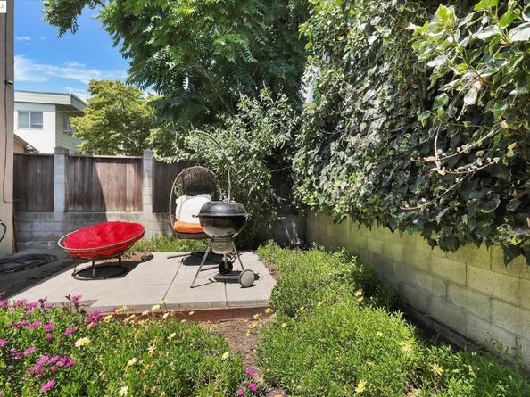 6610-6612 Bancroft Avenue, Oakland CA 94605