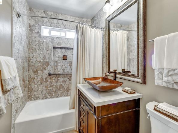 6610-6612 Bancroft Avenue, Oakland CA 94605