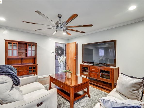 6610-6612 Bancroft Avenue, Oakland CA 94605