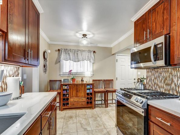 6610-6612 Bancroft Avenue, Oakland CA 94605