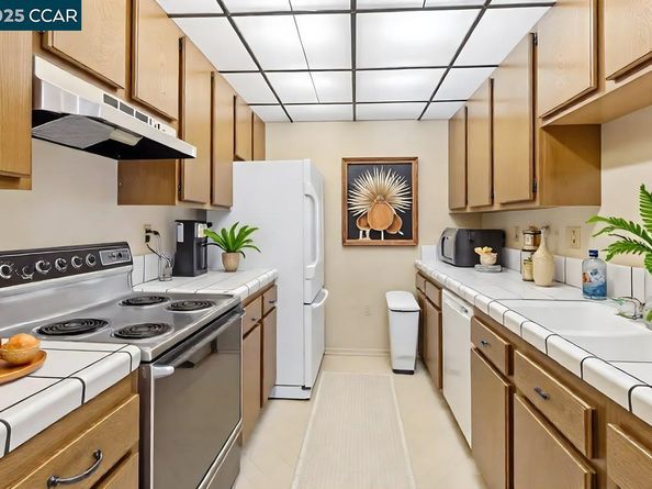 1063 Foxchase Dr, San Jose CA 95123