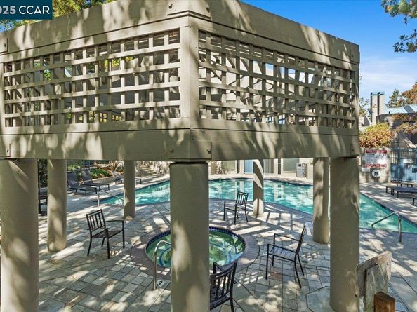 1063 Foxchase Dr, San Jose CA 95123