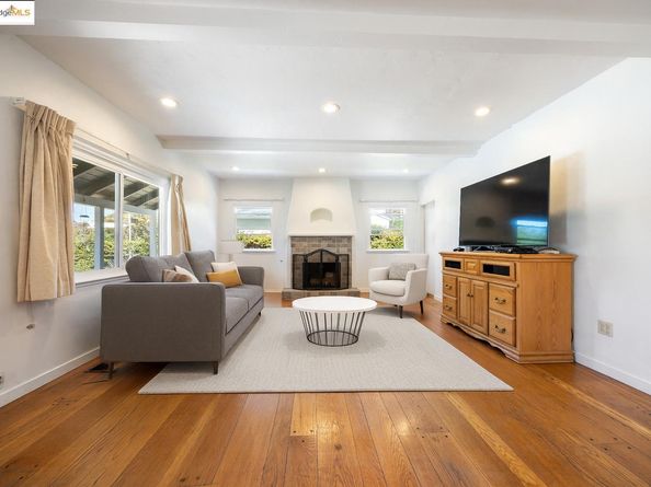 19828 Forest Ave, Castro Valley CA 94546