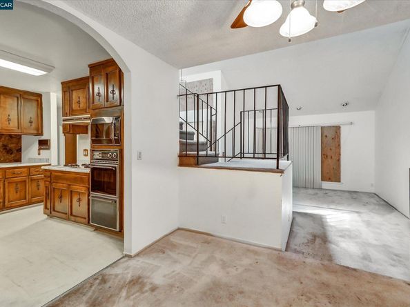 1069 16Th St, Oakland CA 94607