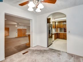 1069 16Th St, Oakland CA 94607